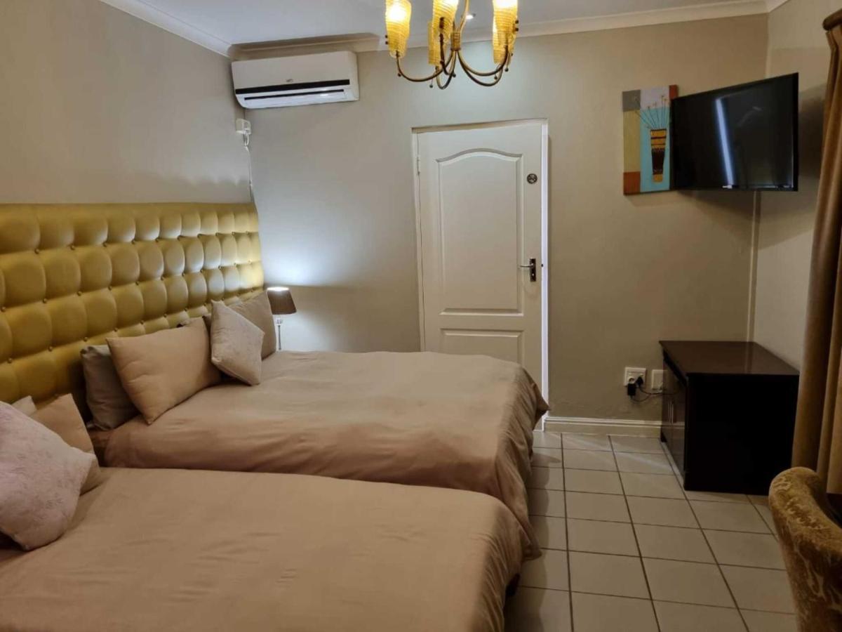 In - Savoy - Triple Guest house Cape Town