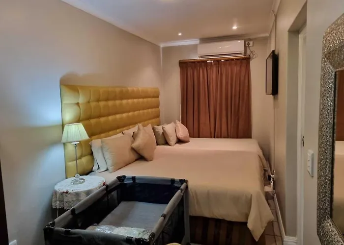 Room In Lodge - Savoy Lodge - Triple Room