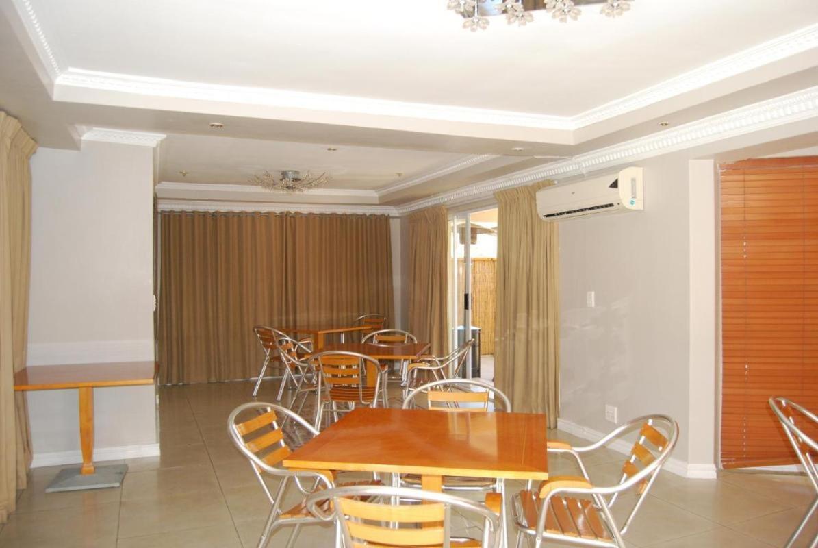 In - Savoy - Triple Guest house Cape Town