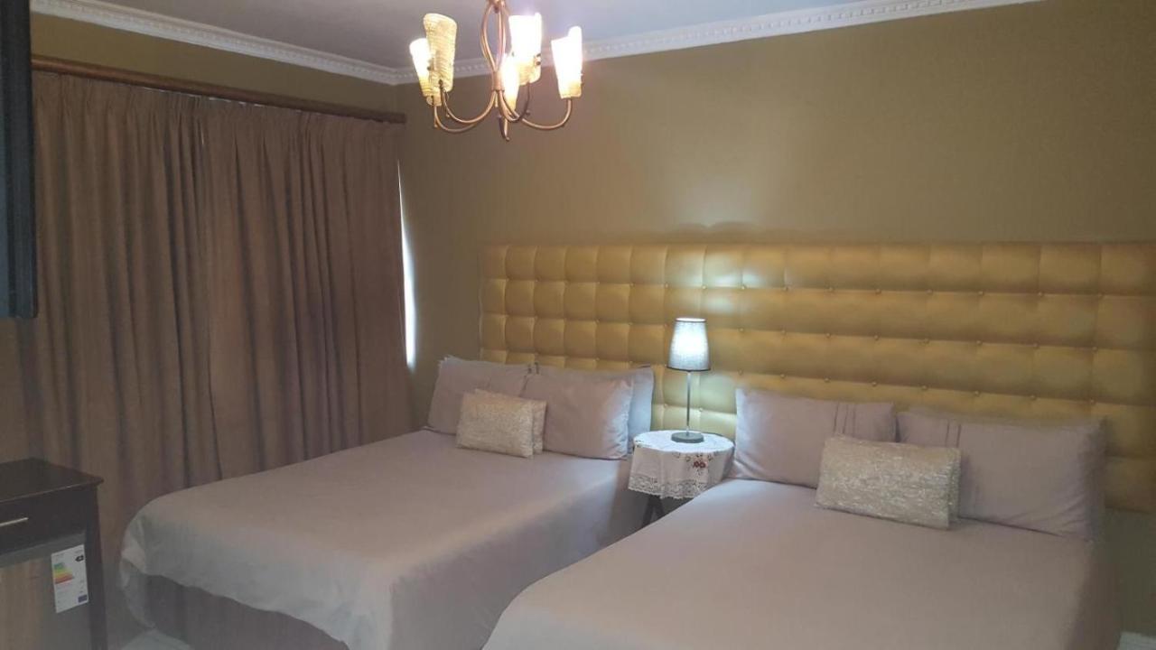 Guest house In - Savoy - Triple Cape Town