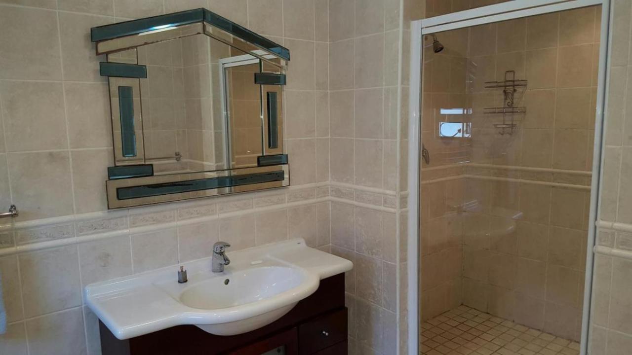 Guest house In - Savoy - Triple Cape Town