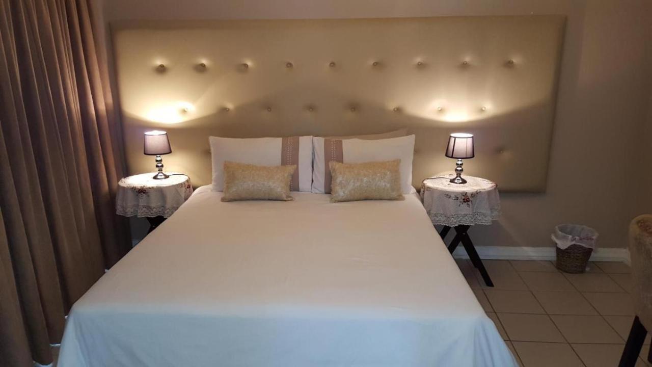 In - Savoy - Triple Cape Town