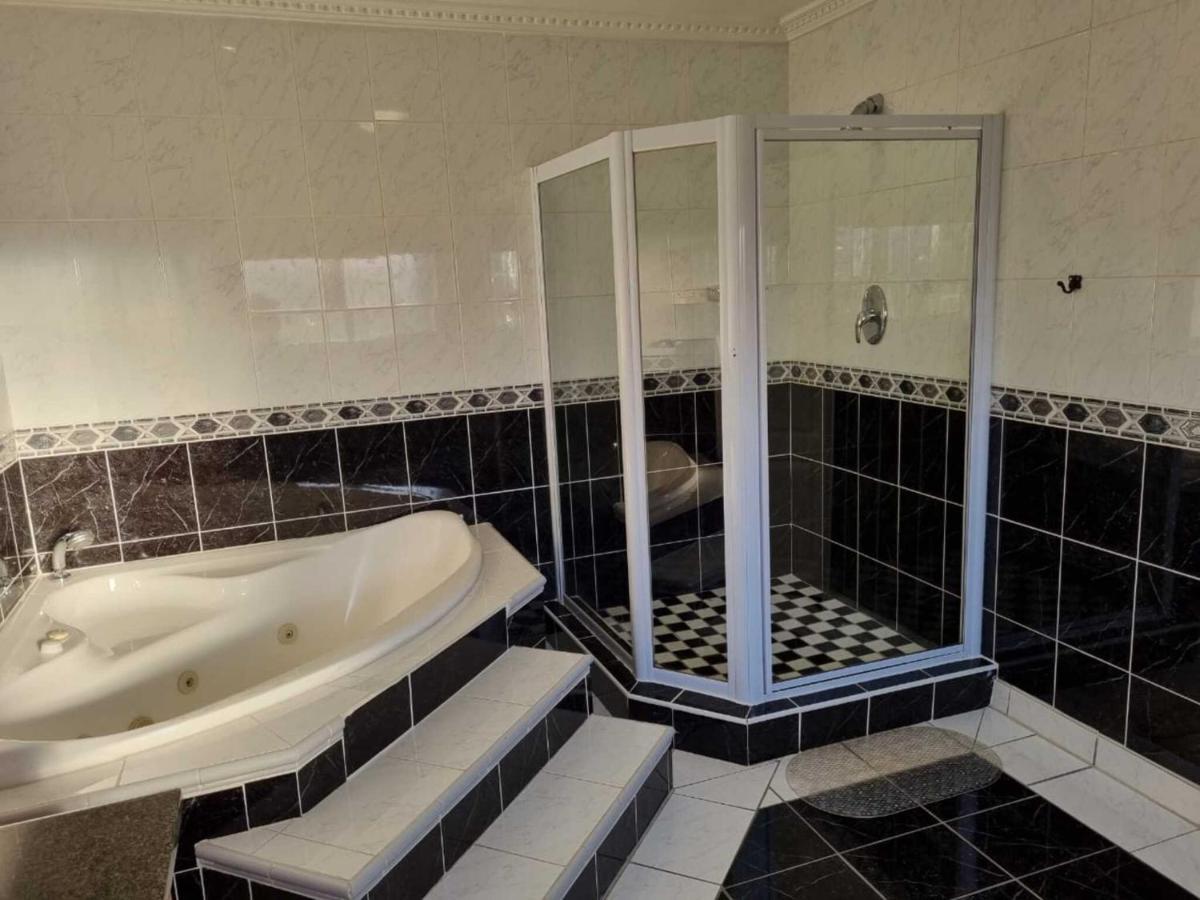 In - Savoy - Triple Guest house 2*
